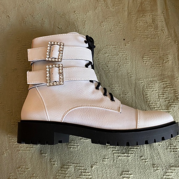 JS White Boot - Picture 6 of 11